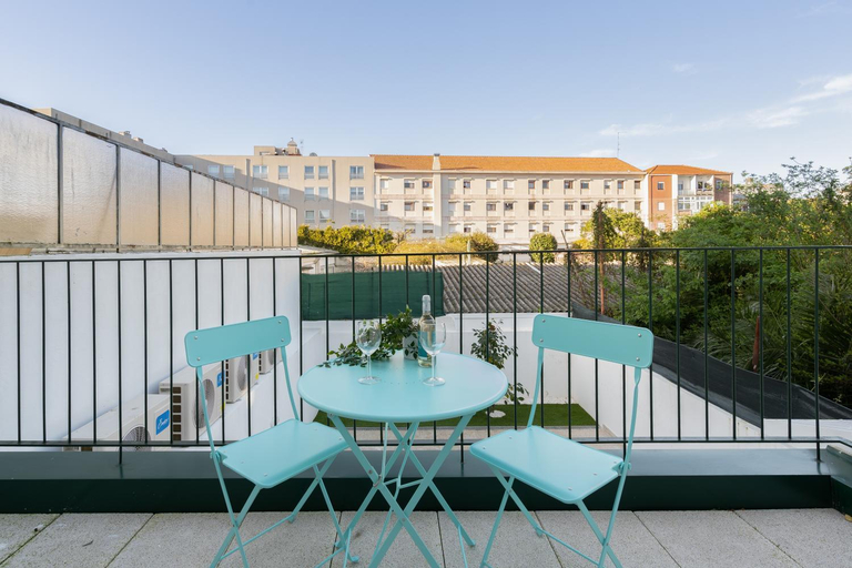 Others 2, Host Wise - Modern Studios with Terrace - Walk Everywhere, Porto