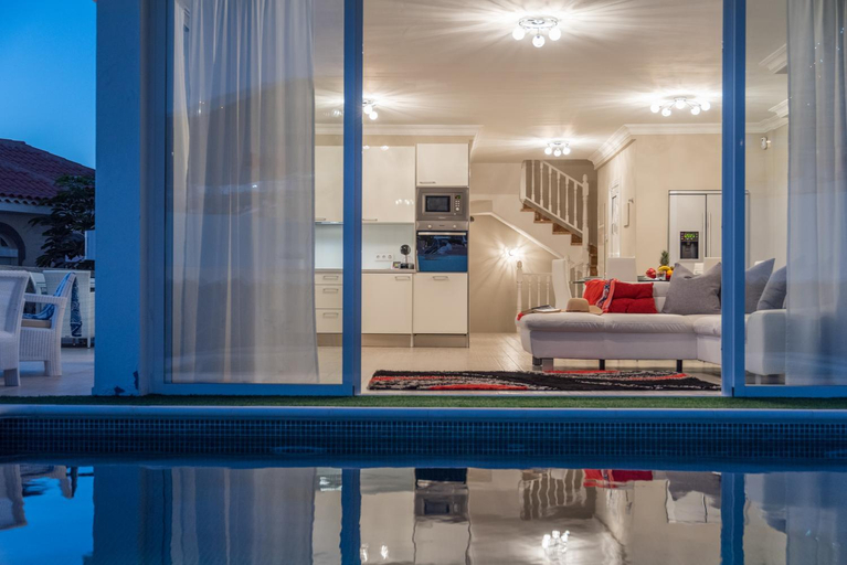 4, LUXURY WHITE VILLA with sea view, heated pool, Santa Cruz de Tenerife