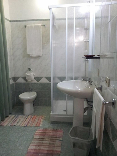 Bathroom 2, Hotel Acapulco, Milano