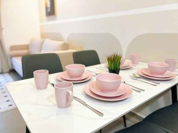 Food & Drinks 4, Mossaz by Manhattan Group, Petaling Jaya
