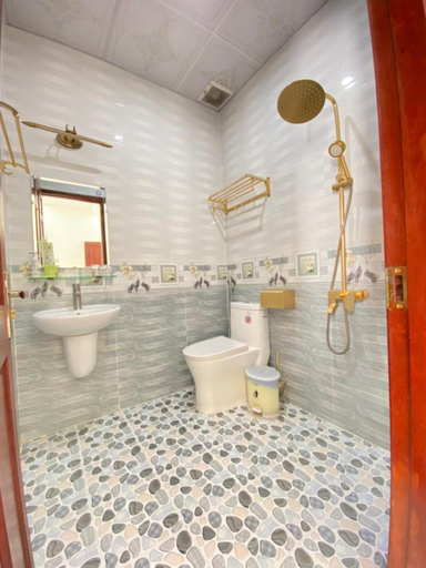 Bathroom 2, Hai Truong Hotel, Ho Chi Minh City