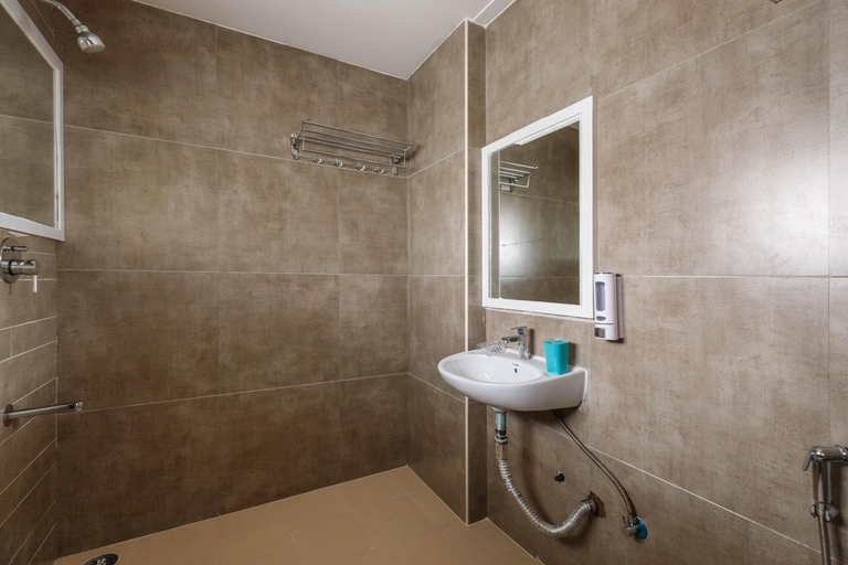 Bathroom 1, SpringPetals Serviced Apartments, Bangalore