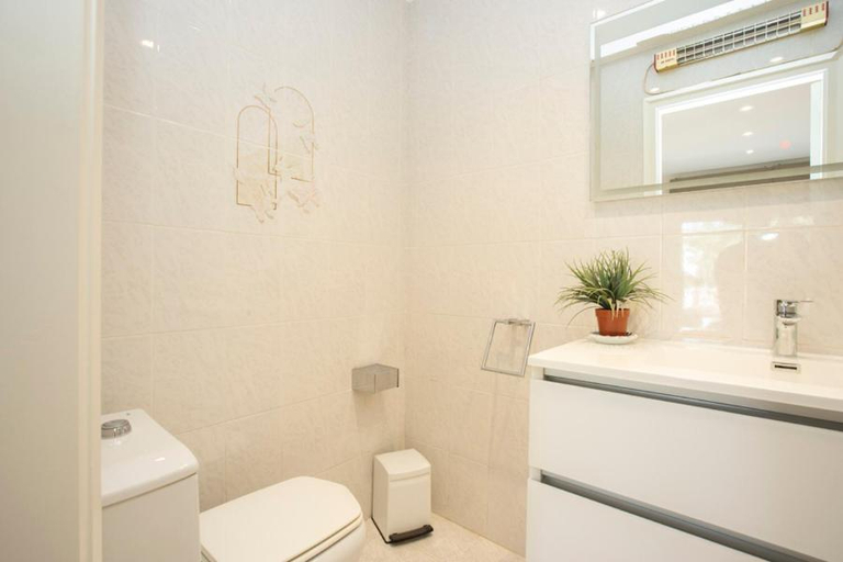 Bathroom 4, 2005 Villa Freser al canal para 6 personas by homeselectspain, Girona