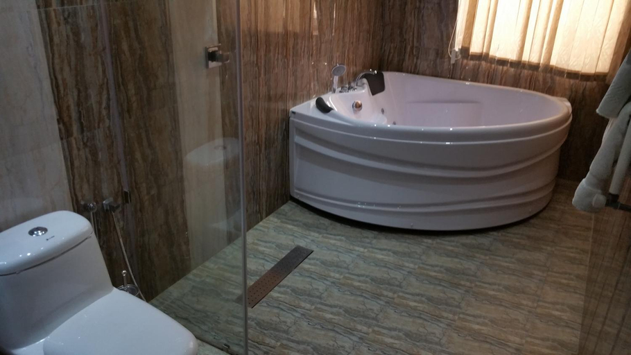 Bathroom 3, Palma Palace Hotel, Yerevan