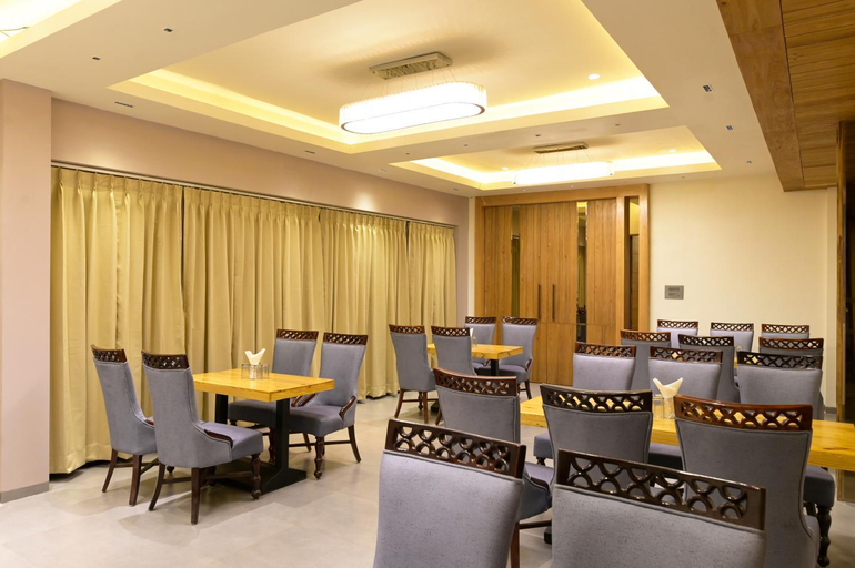 Food & Drinks 3, Hotel Aditya Grand, Bhopal