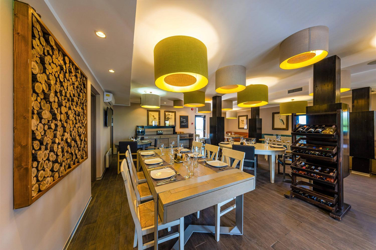 Food & Drinks 2, Delta Boutique & Carmen Silva Resort, Crisan