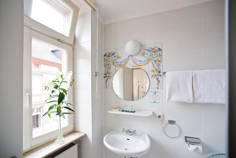 Bathroom 2, Hotel Goldener Hecht, Heidelberg