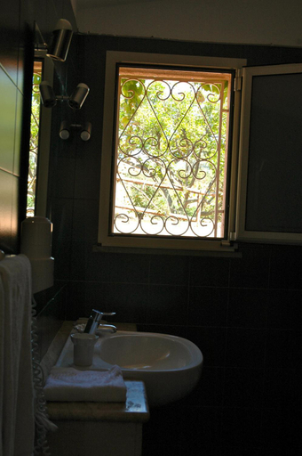 Bathroom, Residence Fenicia, Cagliari