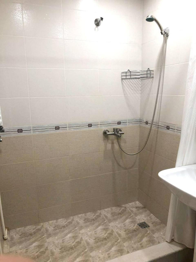 Bathroom 3, Dil Hill by Sam