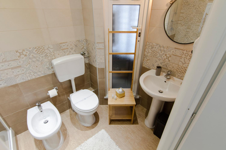 Bathroom, La Bella Balla-ro Rooms, Palermo