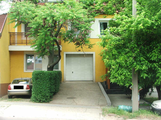 Others 2, Eva Apartmanhaz, Eger