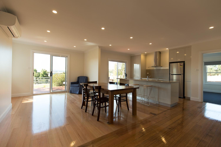 Facilities 3, Leichhardt Cottages, Launceston - Pt B