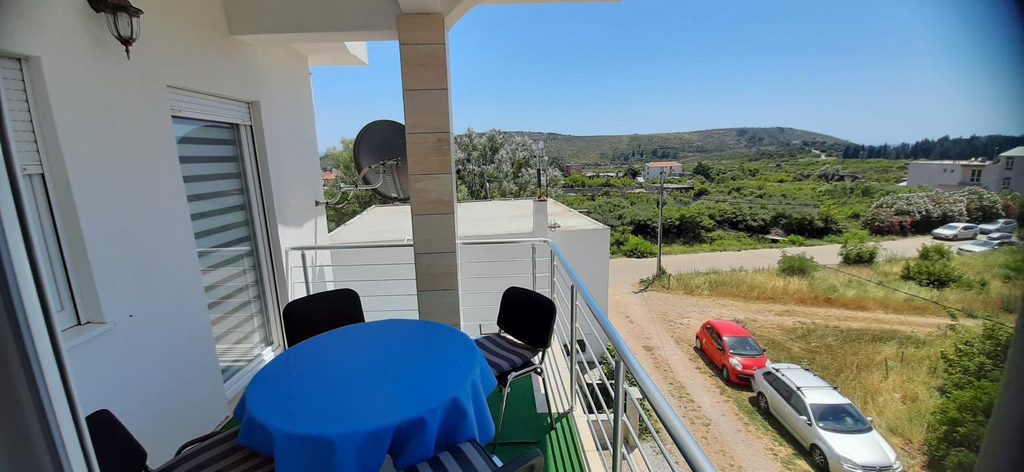 Others 2, Apartmani Paradise