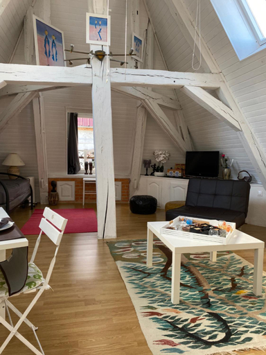 Others 4, Loft de Lancelot City Center, Yonne