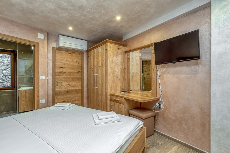 Others 3, Casa Viktor, Umag
