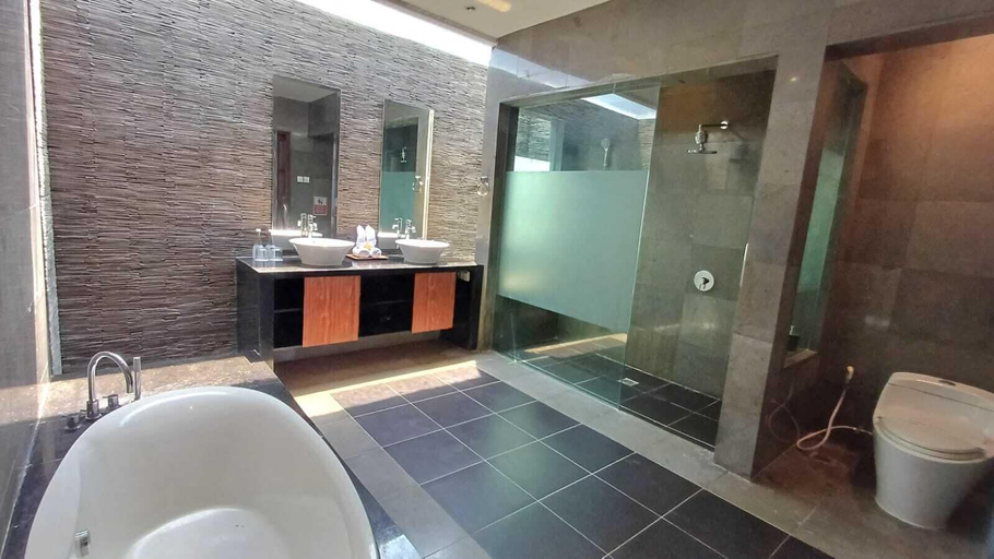 Bathroom 4, Villa Isabella, Badung