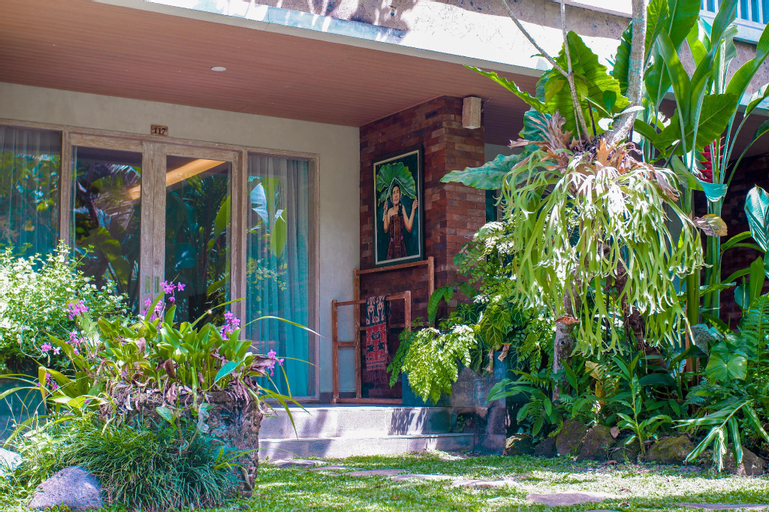 Exterior 6