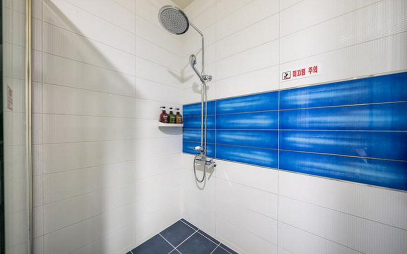 Bathroom 5, Jinju M Hotel, Jinju