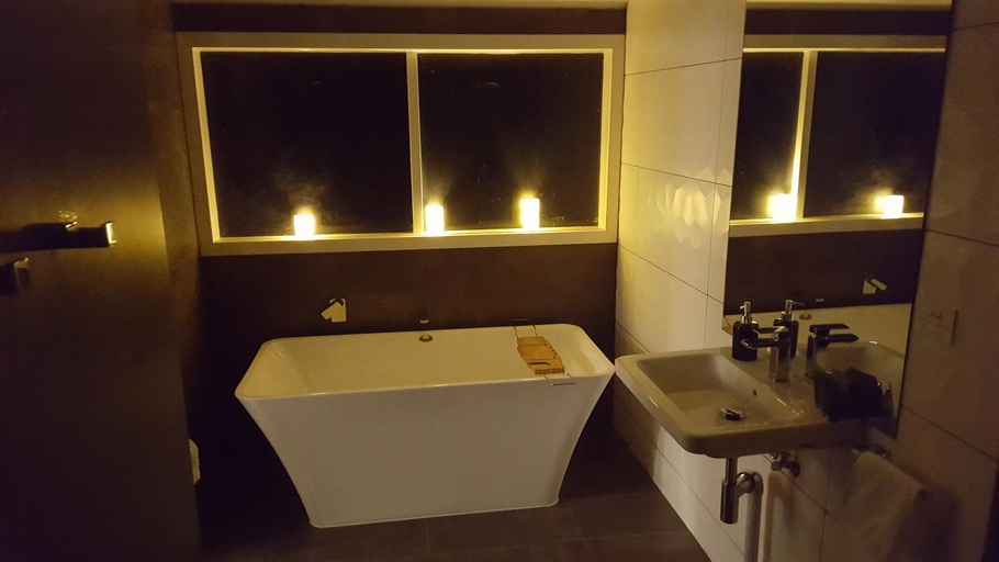 Bathroom 4, Lara Lodge, Greater Geelong - Pt C