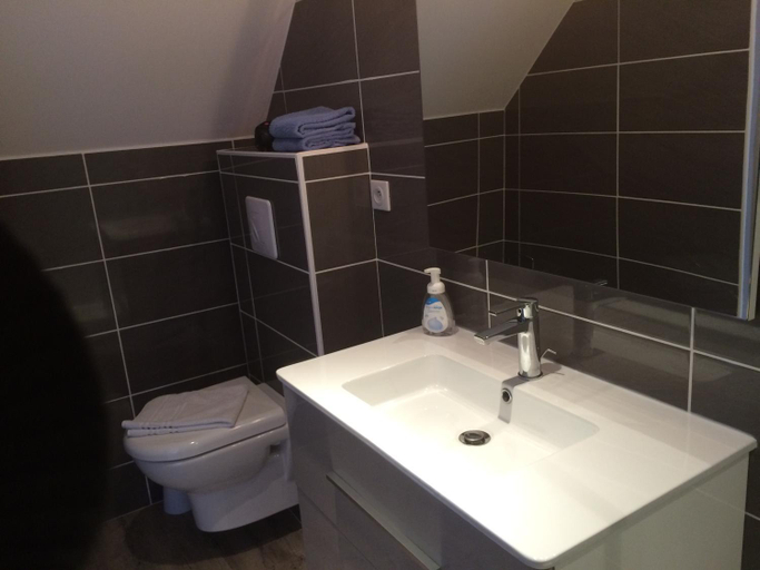 Bathroom 1, Le Trymen, Finistère
