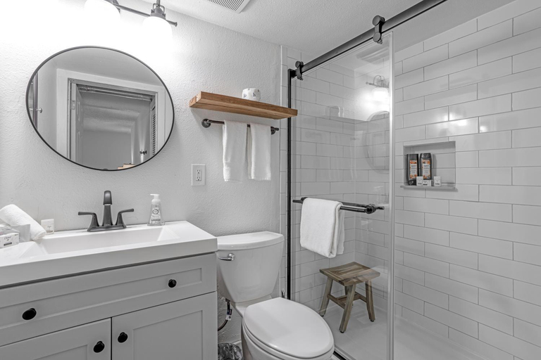 Bathroom, Shredders & Hikers Delight, Eagle