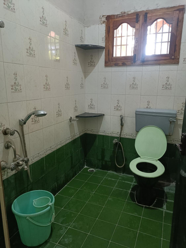 Bathroom 4, Rainbow Guest House Tiruvannamalai, Tiruvannamalai