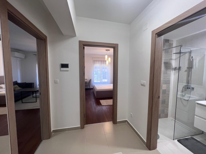 Others 4, White Homes 1BR/APT•Master Quart