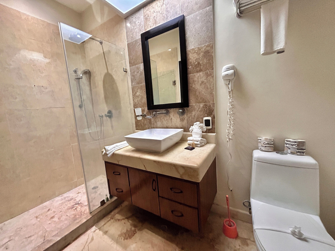 Bathroom 4, High floor 2 bedroom condo ocean view at EL FARO by DPM, Cozumel