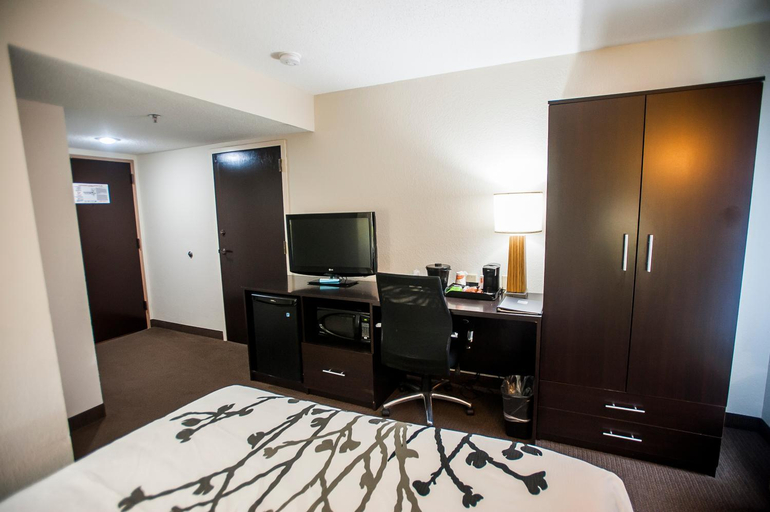 Bedroom 3, Sleep Inn Midland - Bay City West, Midland