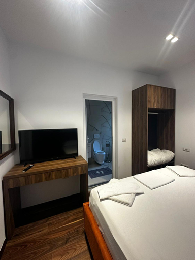 Bedroom 5, 4 Stinet, Tropojës