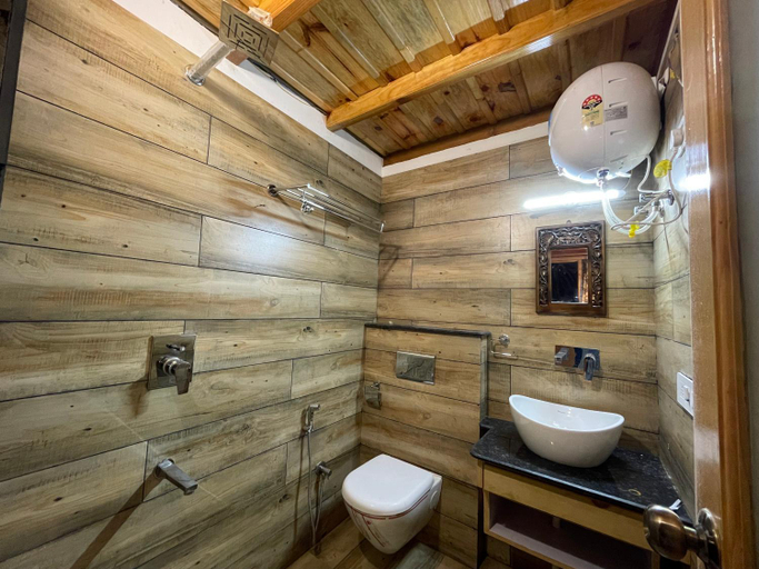 Bathroom 2, Bagar Trails, Nainital