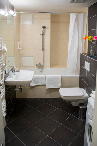 Bathroom 2, Limes Apartments, Praha 8