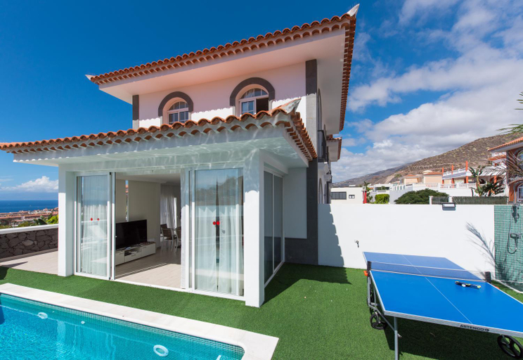Sports and activities, LUXURY WHITE VILLA with sea view, heated pool, Santa Cruz de Tenerife