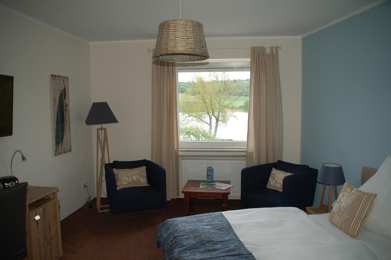 Bedroom 2, Hotel-Ferienwohnungen Cafe Maarblick, Vulkaneifel