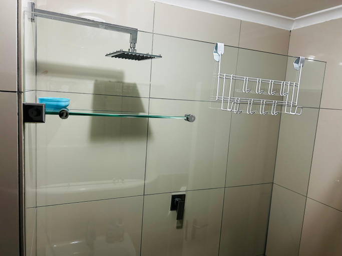 Others 2, 2 Bedroom Shared kitchenette Apartment with beautiful views, Cape Winelands