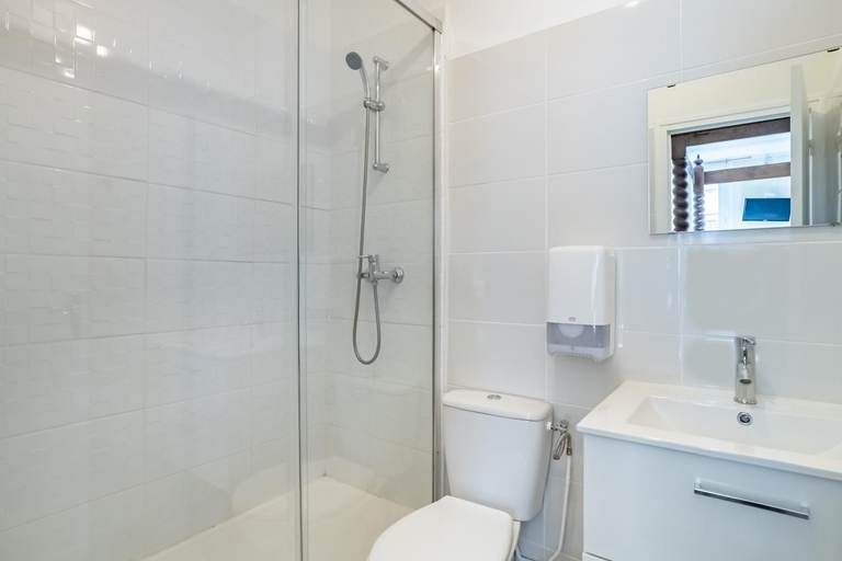 Bathroom, Hotel des Arceaux, Pyrénées-Atlantiques