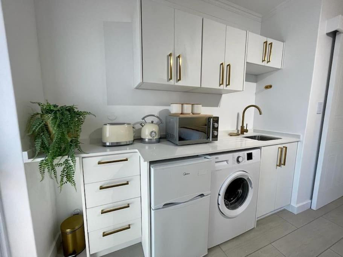 Others 4, Knysna Studio Luxury Escape at HeadsView!, Eden