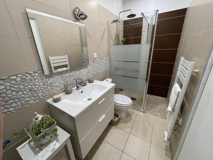 Bathroom 4, L'histoire d'une hirondelle, Eure