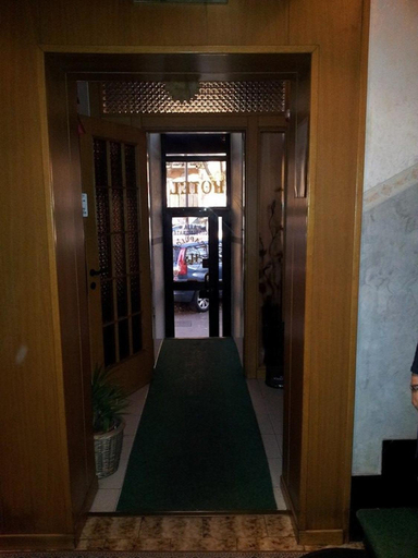 Others, Hotel Acapulco, Milano
