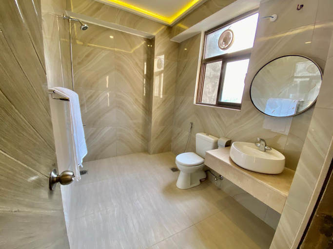 Bathroom 3, Shelton Ambassador Guest House, Islamabad