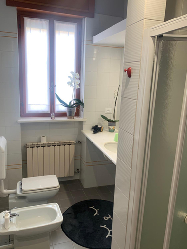 Bathroom 3, Bouganville, Biella