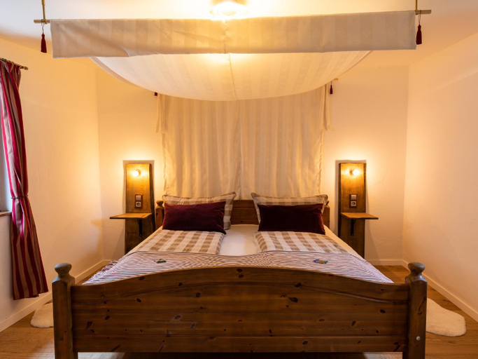 Bedroom 2, Wohnen auf der Ritterburg, Neckar-Odenwald-Kreis