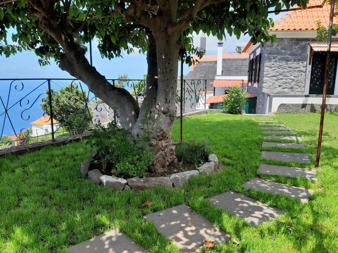 Others 5, Casa Velha D Fernando e Casa Avo Augusta, Ribeira Brava