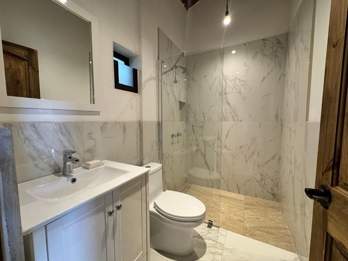 Bathroom, Rincón de Paz en las Montañas, Antigua Guatemala