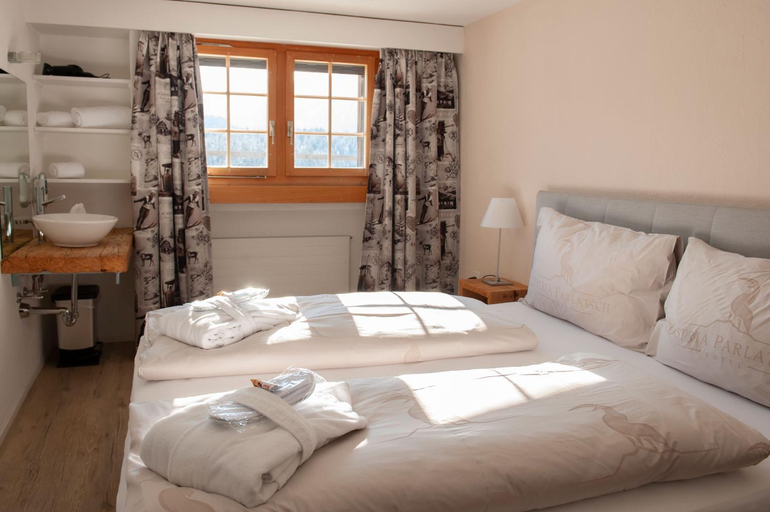 Bedroom 2, Hotel Ustria Parlatsch, Imboden
