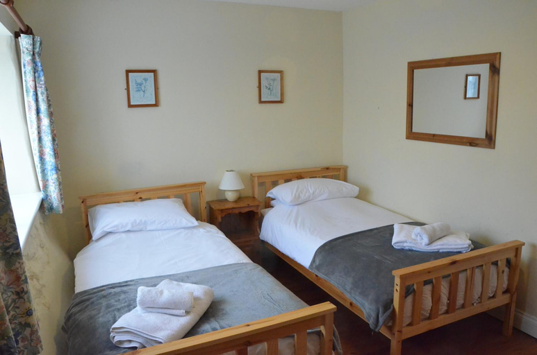 Bedroom 2, The Royal Oak Inn, Devon