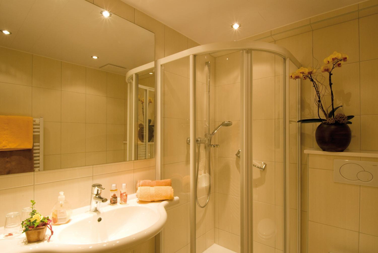 Bathroom 3, Haus Neugebauer, Garni, Rheingau-Taunus-Kreis
