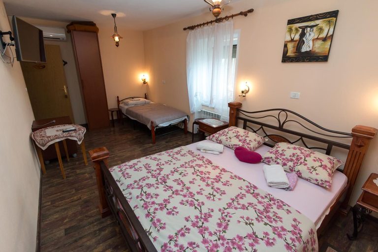 Others 4, APARTMA in SOBE PILIH, Vipava