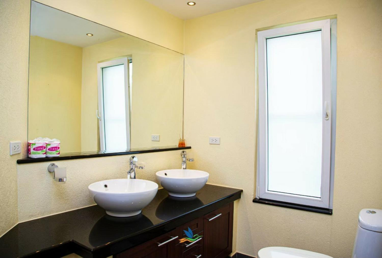 Bathroom 2, vitamin sea villas, Koh Chang