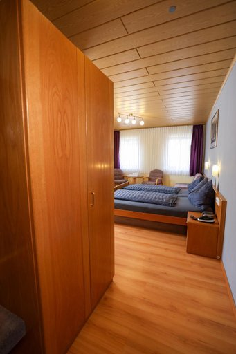 Bedroom 2, Hotel Garni KAMBEITZ, Rastatt